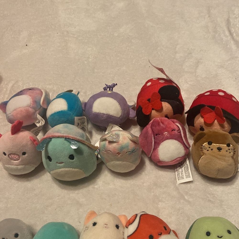 LOT OF 12 SQUISHVILLE SQUISHMALLOWS 1 Mini SQUISHMALLOW & 2 DISNEY TSUM TSUMS - Picture 9 of 10